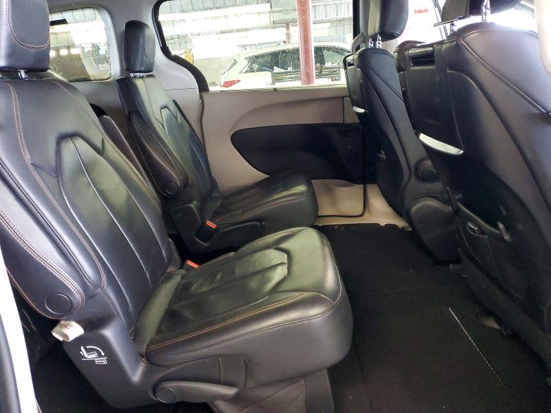 2018 Chrysler Pacifica მანქანა იყიდება აუქციონზე, vin: 2C4RC1EG4JR131692, აუქციონის ნომერი: 76426955