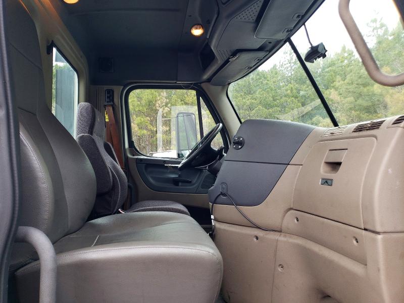 2016 Freightliner Cascadia 1 მანქანა იყიდება აუქციონზე, vin: 1FUBGEDV7GLHC5652, აუქციონის ნომერი: 77515815