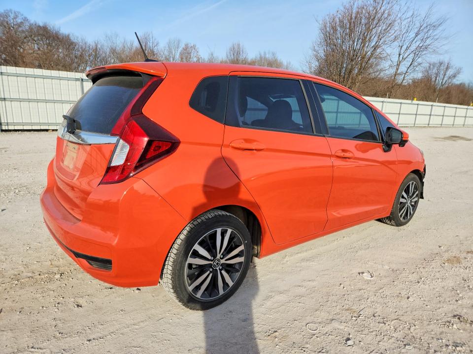 76254355 :رقم المزاد ، 3HGGK5H89JM702950 vin ، 2018 Honda Fit مزاد بيع