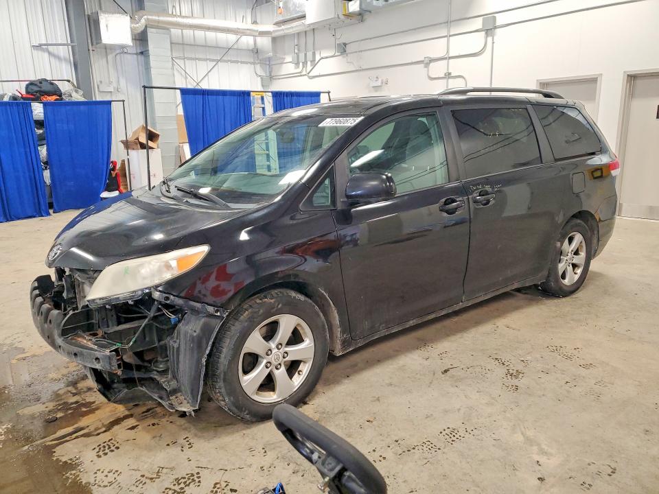 77960875 :رقم المزاد ، 5TDKK3DC1CS255086 vin ، 2012 Toyota Sienna مزاد بيع