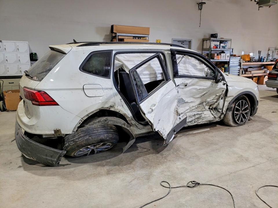 76861915 :رقم المزاد ، 3VV1B7AX2MM111379 vin ، 2021 Volkswagen Tiguan مزاد بيع