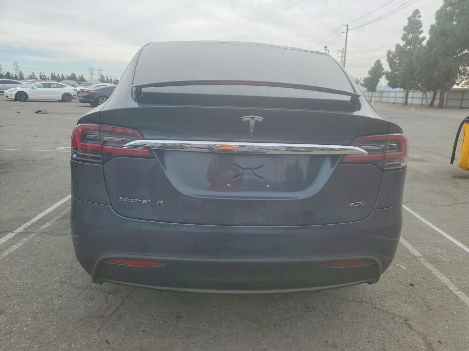 76589295 :رقم المزاد ، 5YJXCAE23JF121193 vin ، 2018 Tesla Model X مزاد بيع