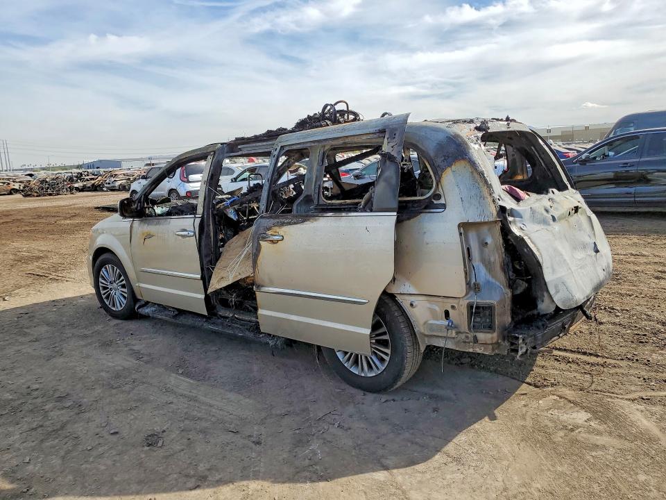 76744245 :رقم المزاد ، 2C4RC1CGXFR700460 vin ، 2015 Chrysler Town & Country مزاد بيع