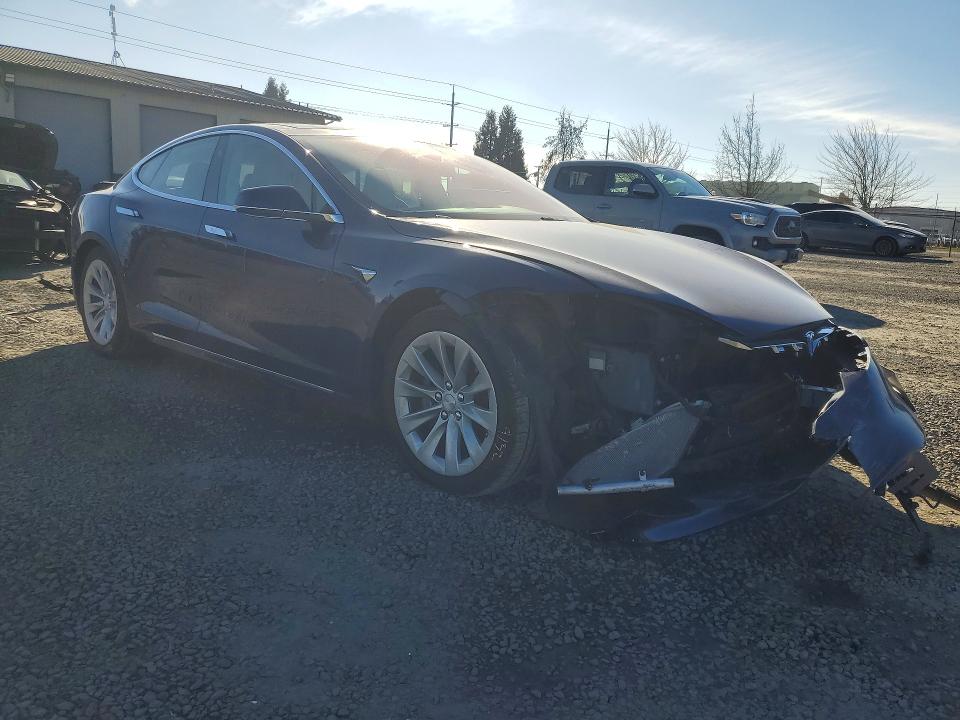 79080645 :رقم المزاد ، 5YJSA1E21HF192757 vin ، 2017 Tesla Model S مزاد بيع