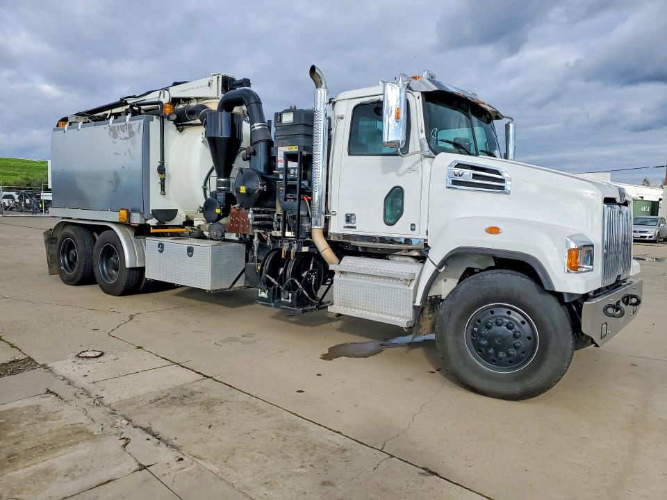 78165865 :رقم المزاد ، 5KKHAVDV1NPNK5813 vin ، 2022 Western Star Conventional مزاد بيع
