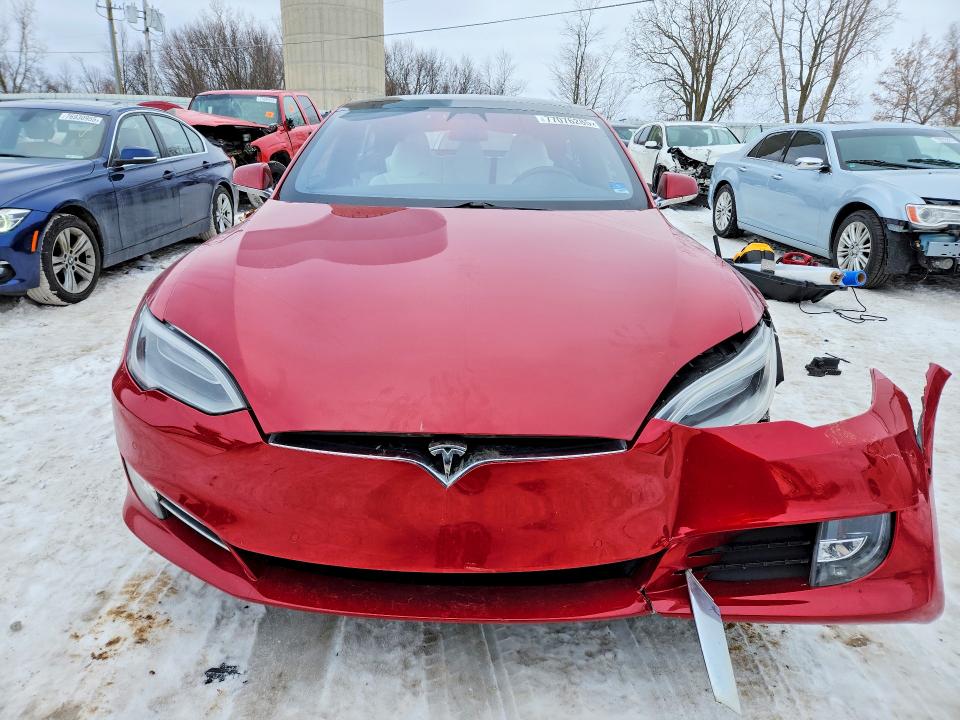 77076285 :رقم المزاد ، 5YJSA1E28HF180167 vin ، 2017 Tesla Model S مزاد بيع