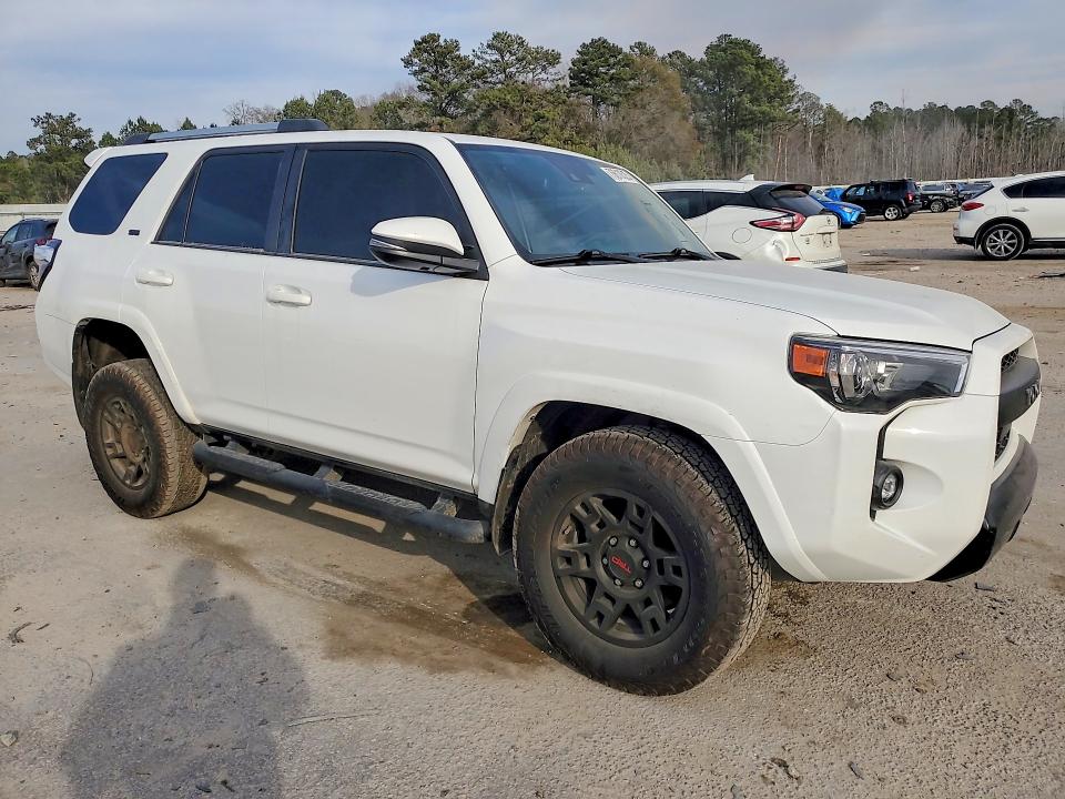 76610525 :رقم المزاد ، JTENU5JR3N6078423 vin ، 2022 Toyota 4runner مزاد بيع