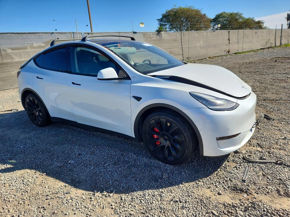 76213165 :رقم المزاد ، 7SAYGAEE3NF492835 vin ، 2022 Tesla Model Y مزاد بيع