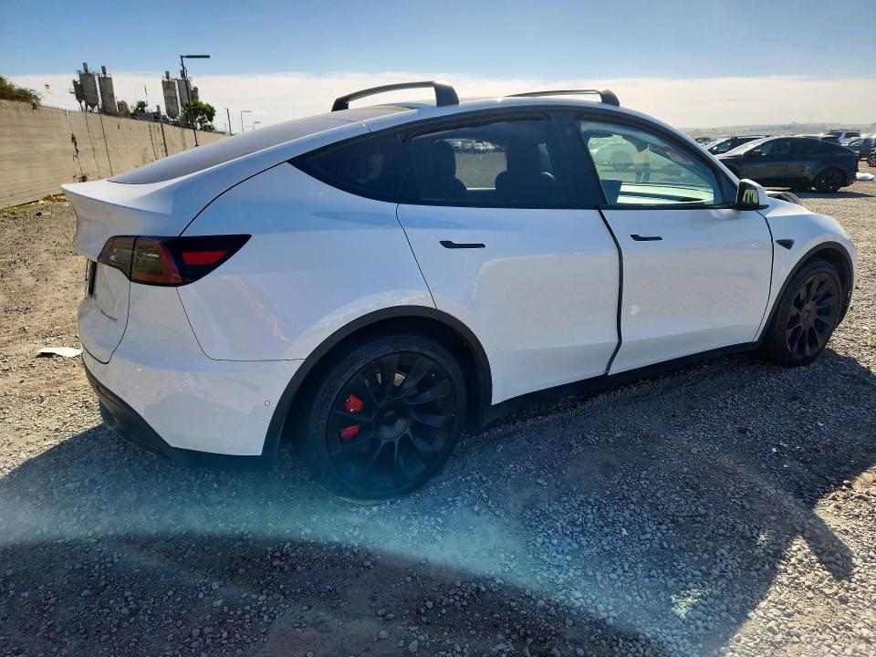 76213165 :رقم المزاد ، 7SAYGAEE3NF492835 vin ، 2022 Tesla Model Y مزاد بيع