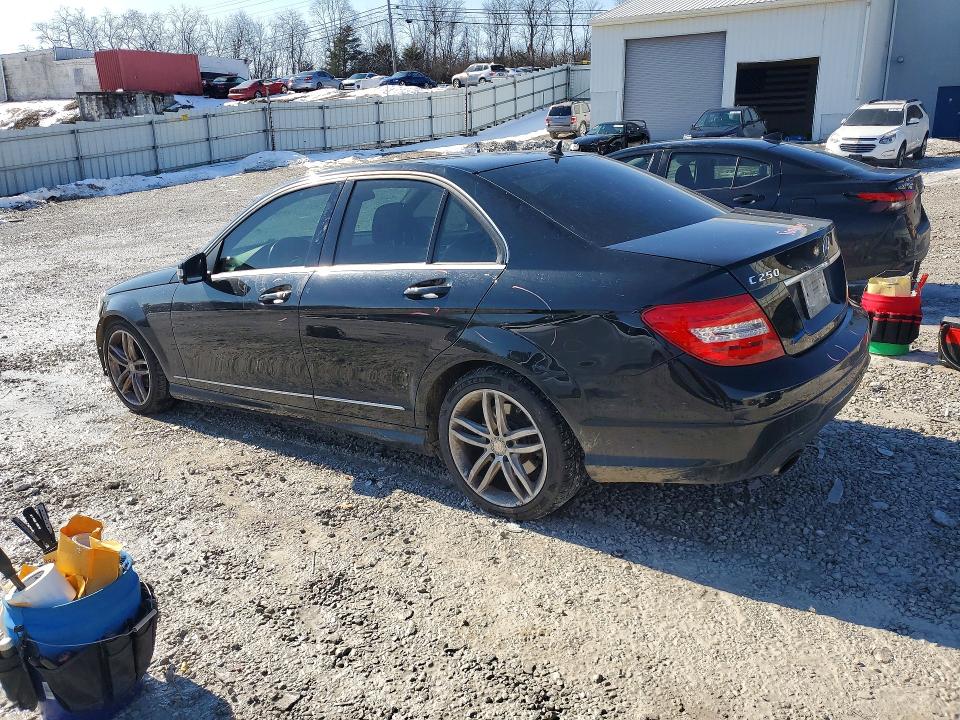 Продажа на аукционе авто 2013 Mercedes-benz C, vin: WDDGF4HB2DR250695, номер лота: 76790125