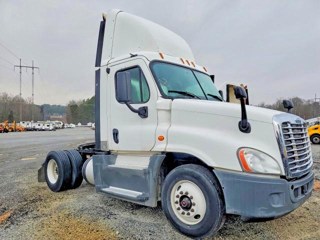 77428975 :رقم المزاد ، 1FUBGEDV1GLHC5615 vin ، 2016 Freightliner Cascadia 1 مزاد بيع