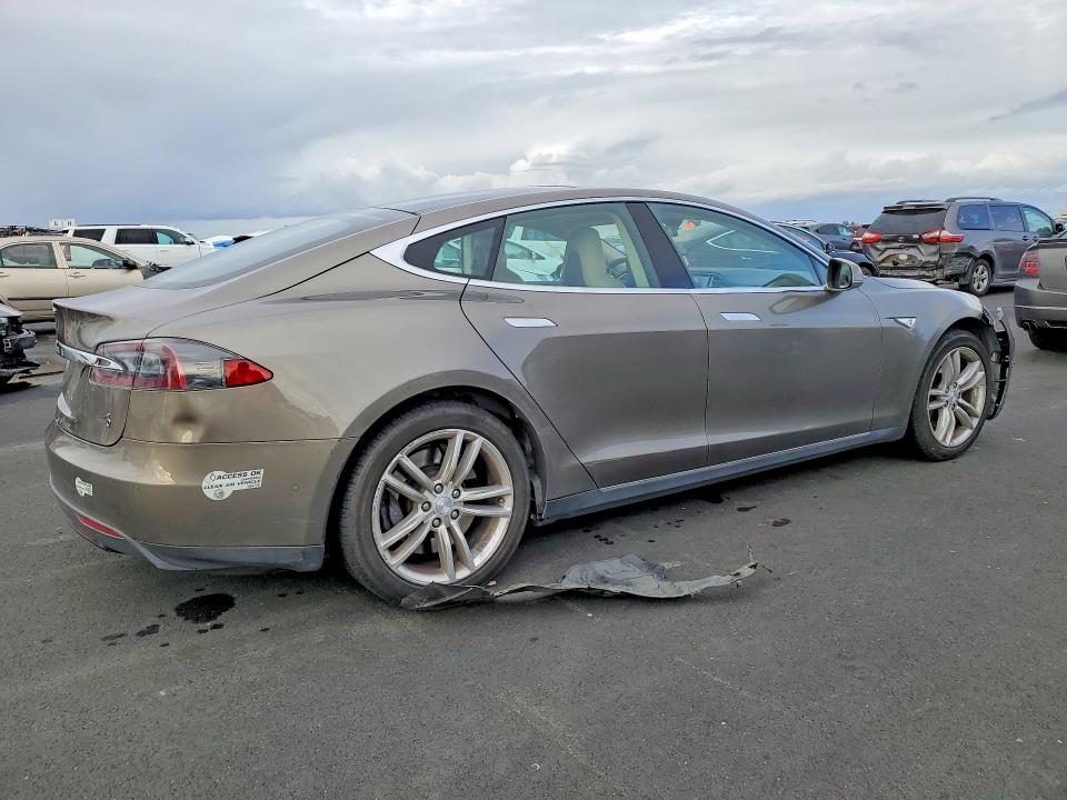77673085 :رقم المزاد ، 5YJSA1S11FF100457 vin ، 2015 Tesla Model S مزاد بيع