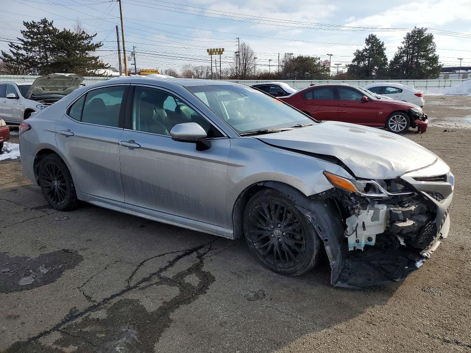 75883915 :رقم المزاد ، 4T1B11HK4KU692384 vin ، 2019 Toyota Camry مزاد بيع