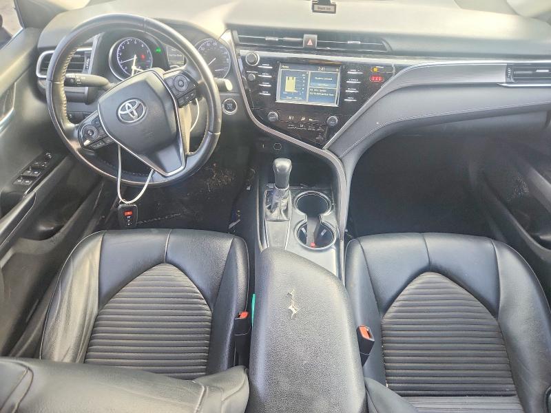 76823915 :رقم المزاد ، 4T1B11HK0JU114328 vin ، 2018 Toyota Camry مزاد بيع