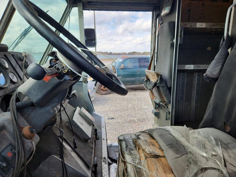 Продаж на аукціоні авто 1999 Frht - Freightliner Chassis, vin: 4UZA4FF40XCA60583, номер лоту: 72232555