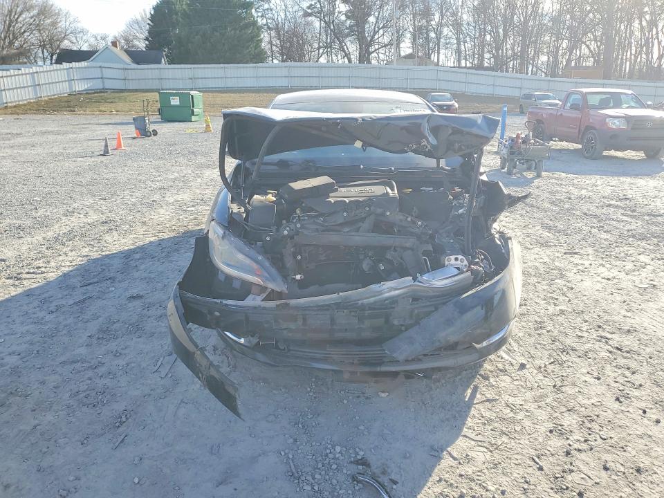 77070815 :رقم المزاد ، 1C3CCCAB7FN756110 vin ، 2015 Chrysler 200 مزاد بيع
