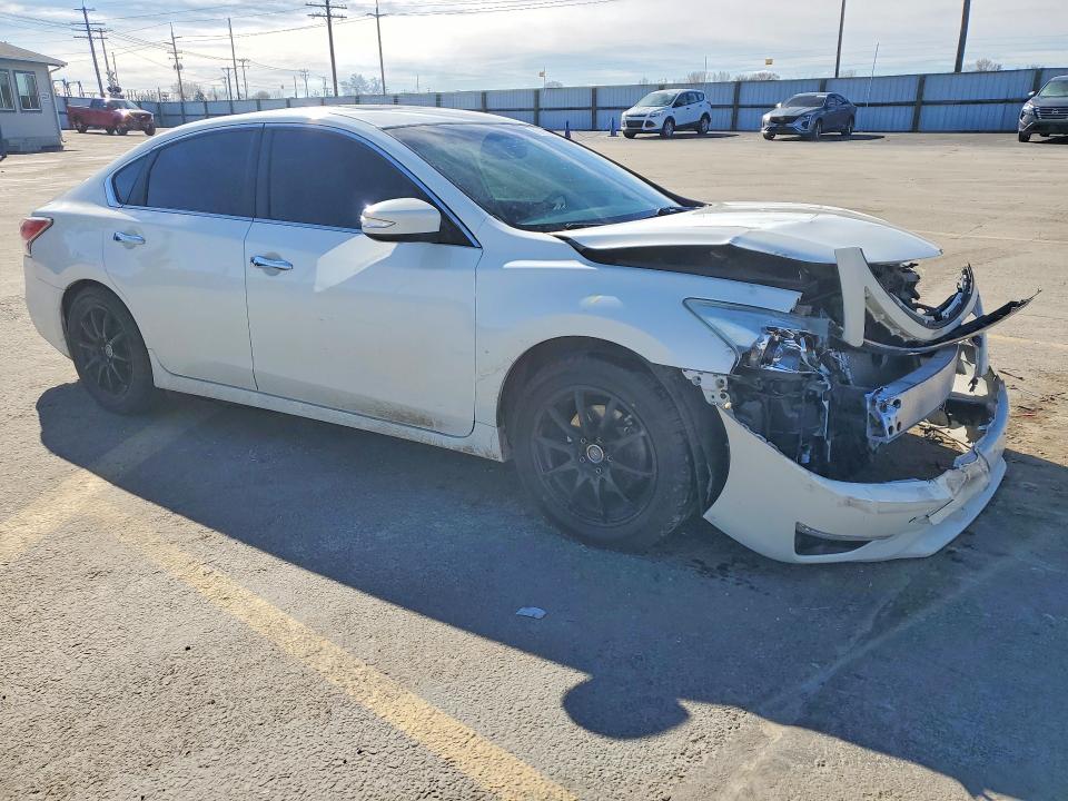 2014 Nissan Altima მანქანა იყიდება აუქციონზე, vin: 1N4AL3AP6EN247015, აუქციონის ნომერი: 79195855