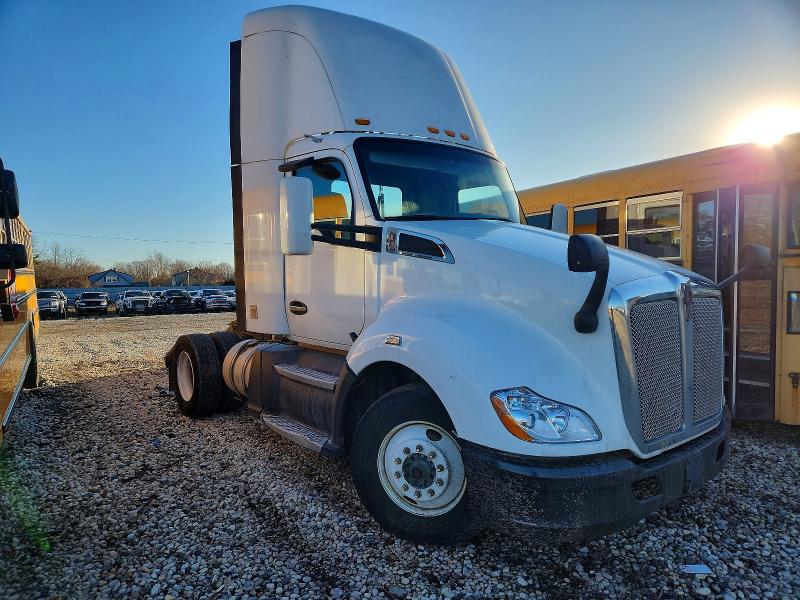 77530905 :رقم المزاد ، 1XKYA48X7GJ496593 vin ، 2016 Kenworth Construction مزاد بيع