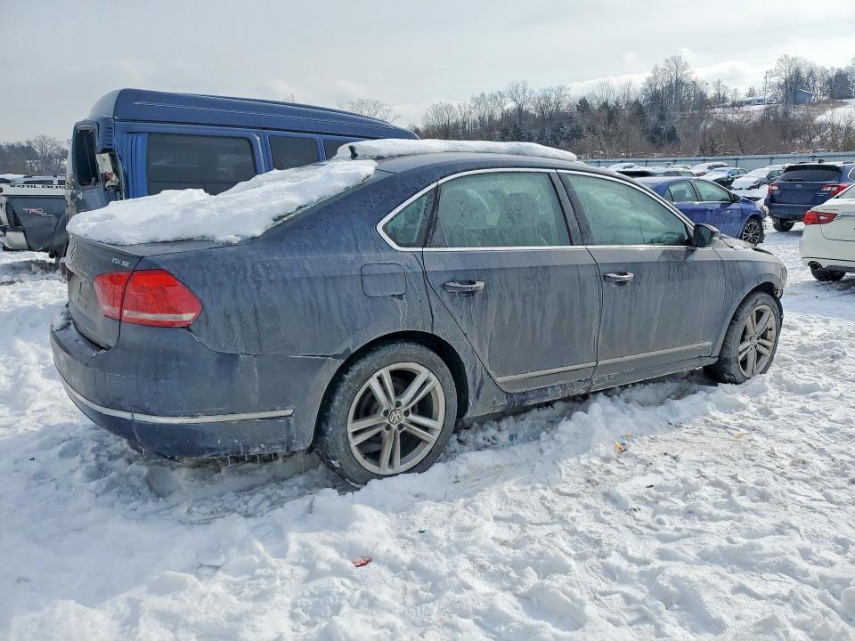 76024125 :رقم المزاد ، 1VWBN7A37DC129740 vin ، 2013 Volkswagen Passat مزاد بيع