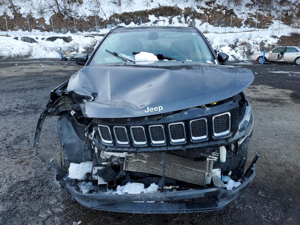 77421775 :رقم المزاد ، 3C4NJDBB8KT786659 vin ، 2019 Jeep Compass مزاد بيع