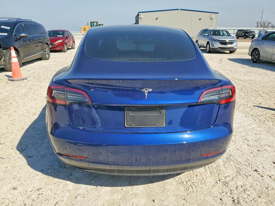 2022 Tesla Model 3 მანქანა იყიდება აუქციონზე, vin: 5YJ3E1EA1NF355077, აუქციონის ნომერი: 77606145