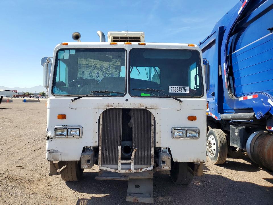 78884375 :رقم المزاد ، 1NPZL00X76D717114 vin ، 2006 Peterbilt Tractor 320 مزاد بيع