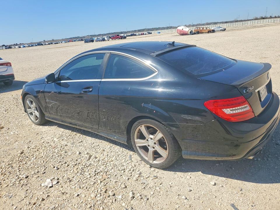 Продаж на аукціоні авто 2012 Mercedes-benz C, vin: WDDGJ4HB5CF779363, номер лоту: 77091395