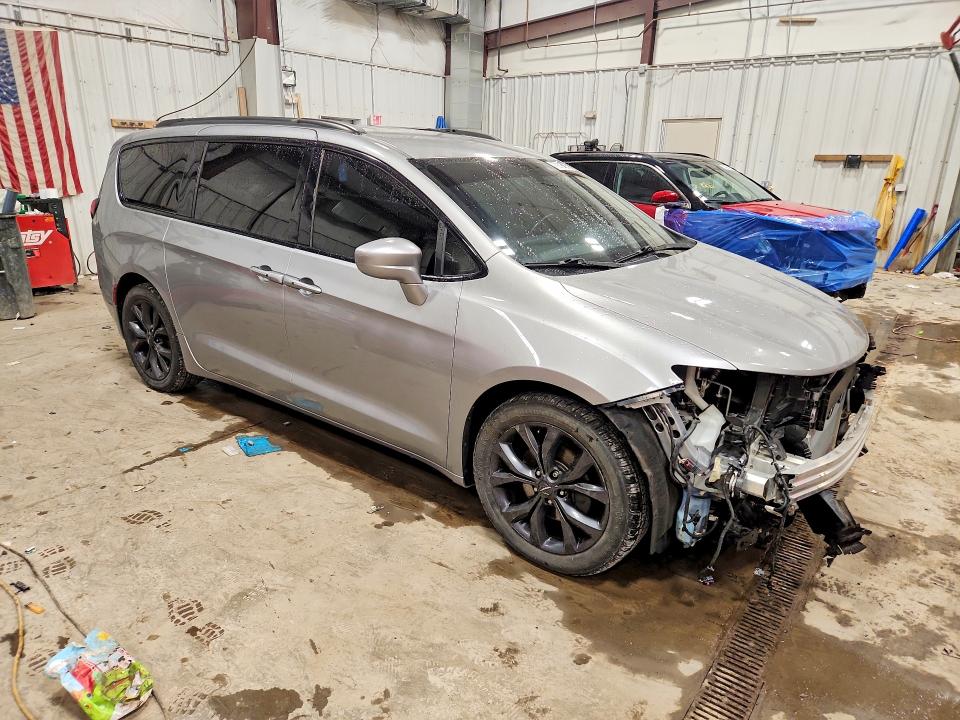 2018 Chrysler Pacifica მანქანა იყიდება აუქციონზე, vin: 2C4RC1EG4JR263321, აუქციონის ნომერი: 77673795
