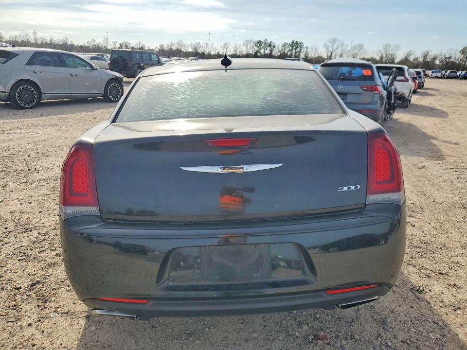 Продажа на аукционе авто 2019 Chrysler 300, vin: 2C3CCAAG3KH682929, номер лота: 77956745