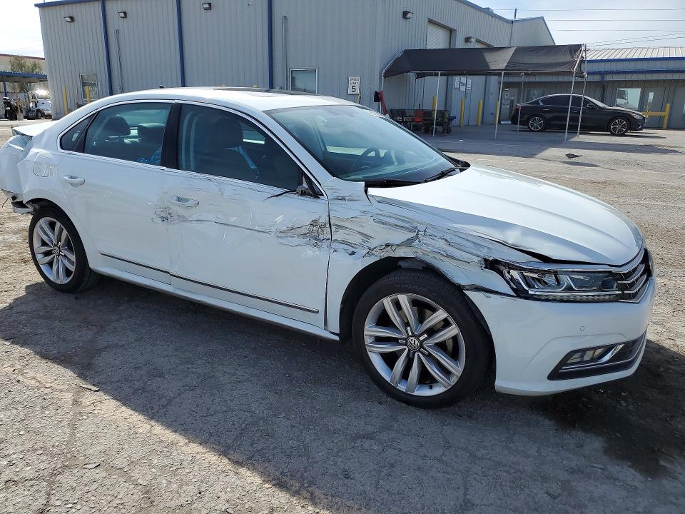 2017 Volkswagen Passat მანქანა იყიდება აუქციონზე, vin: 1VWGT7A37HC068634, აუქციონის ნომერი: 78708525