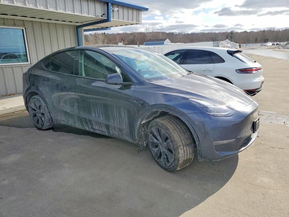 2025 Tesla Model Y მანქანა იყიდება აუქციონზე, vin: 7SAYGDED1SF231787, აუქციონის ნომერი: 77358365