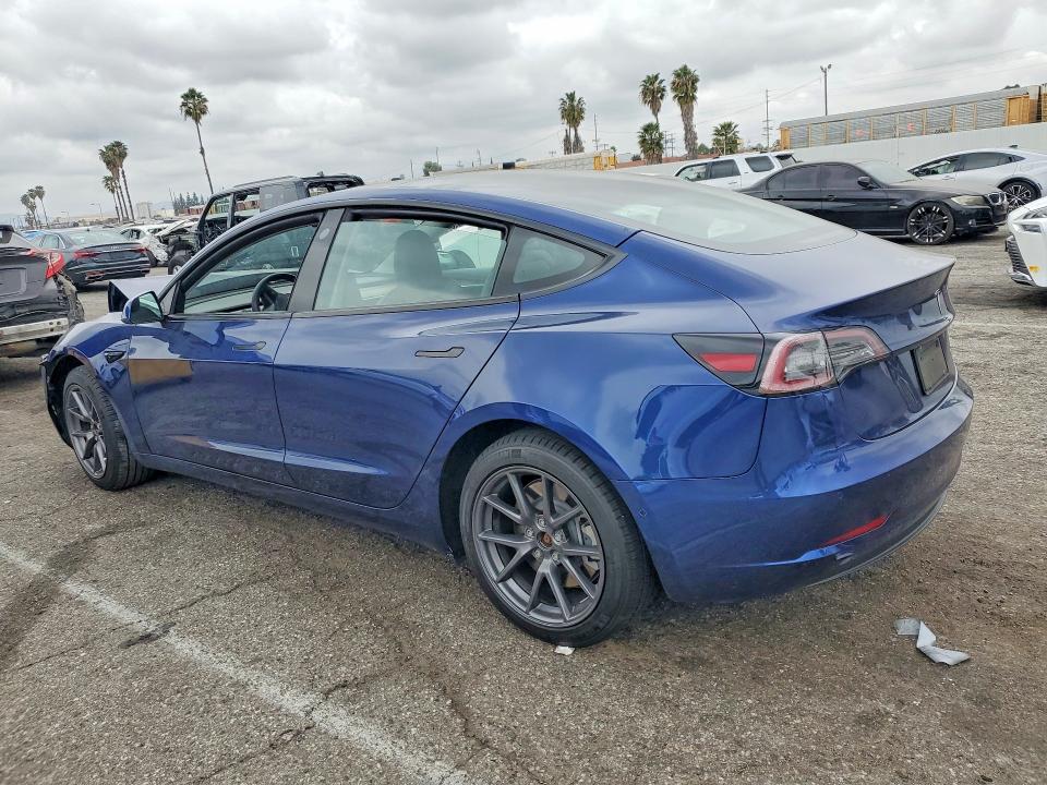 76835275 :رقم المزاد ، 5YJ3E1EB8NF138375 vin ، 2022 Tesla Model 3 مزاد بيع