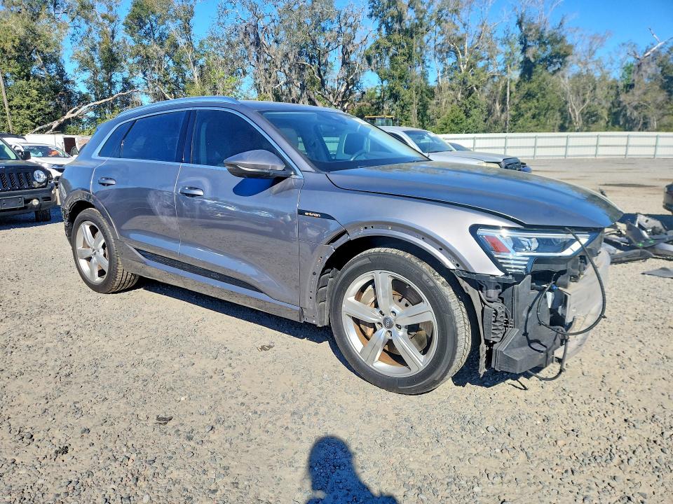 78496495 :رقم المزاد ، WA1LAAGE4KB010243 vin ، 2019 Audi E-tron مزاد بيع