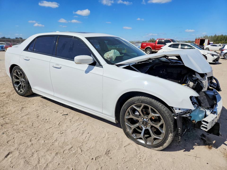 Продажа на аукционе авто 2018 Chrysler 300, vin: 2C3CCABG7JH243729, номер лота: 76840485