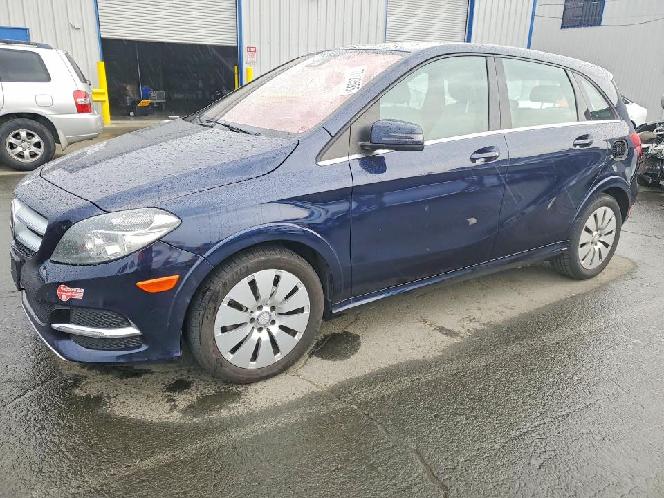 77123595 :رقم المزاد ، WDDVP9AB0HJ013946 vin ، 2017 Mercedes-benz B-class مزاد بيع