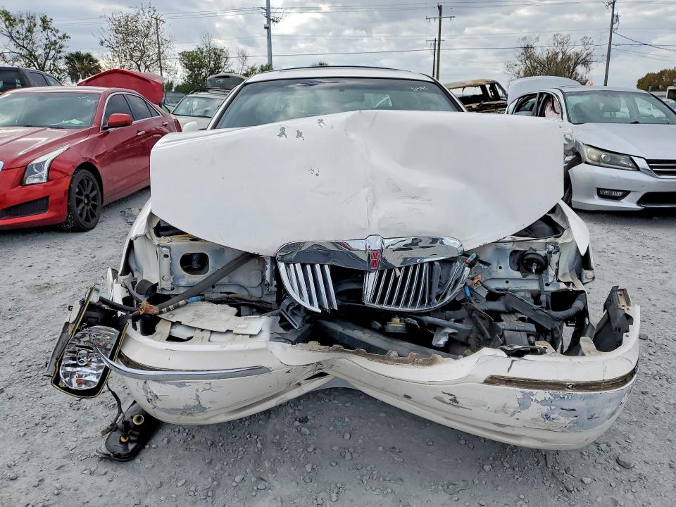 49892986 :رقم المزاد ، 1LNHM82W9XY648290 vin ، 1999 Lincoln Town Car مزاد بيع