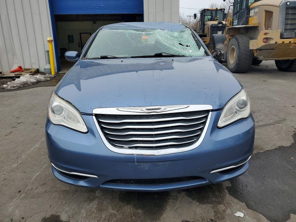 2011 Chrysler 200 მანქანა იყიდება აუქციონზე, vin: 1C3BC1FG4BN555571, აუქციონის ნომერი: 76868645