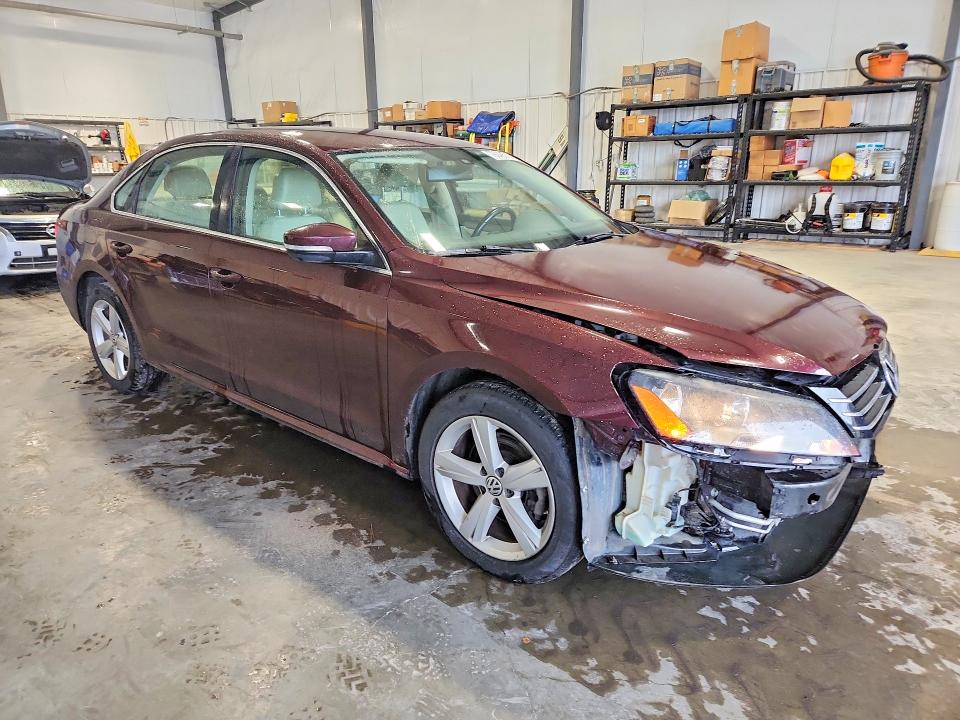 79043575 :رقم المزاد ، 1VWBP7A33EC019554 vin ، 2014 Volkswagen Passat مزاد بيع