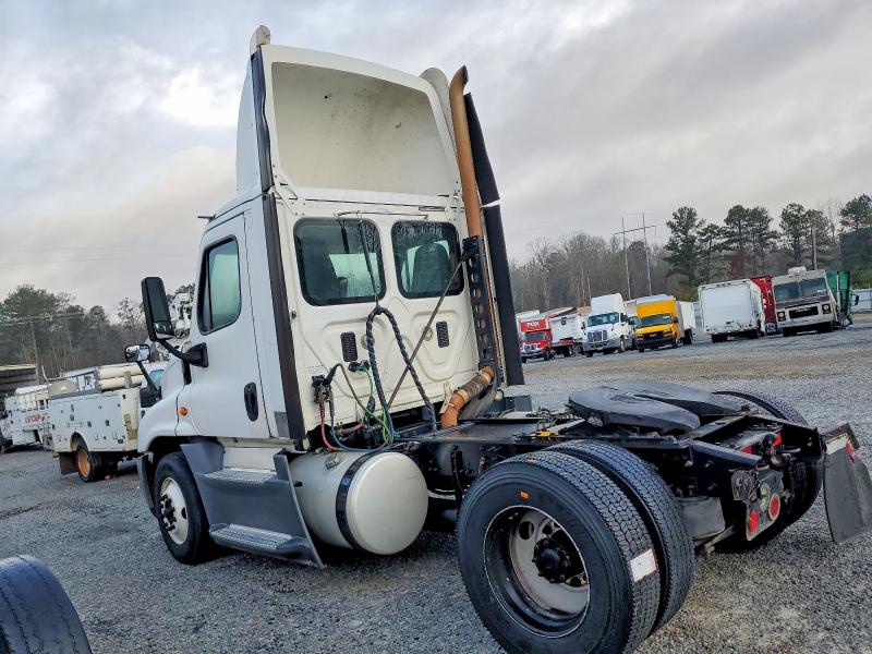 2016 Freightliner Cascadia 1 მანქანა იყიდება აუქციონზე, vin: 1FUBGEDV6GLHC5822, აუქციონის ნომერი: 77429405
