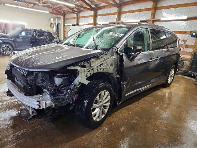 2018 Chrysler Pacifica მანქანა იყიდება აუქციონზე, vin: 2C4RC1BG8JR217754, აუქციონის ნომერი: 74818505