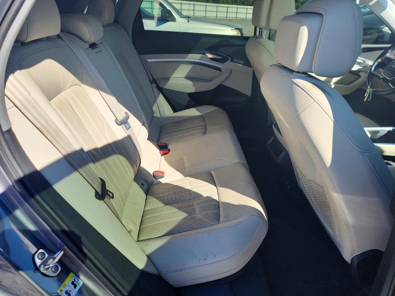 78496495 :رقم المزاد ، WA1LAAGE4KB010243 vin ، 2019 Audi E-tron مزاد بيع