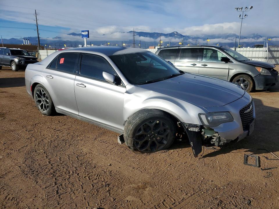 77692435 :رقم المزاد ، 2C3CCAGG7JH240760 vin ، 2018 Chrysler 300 مزاد بيع
