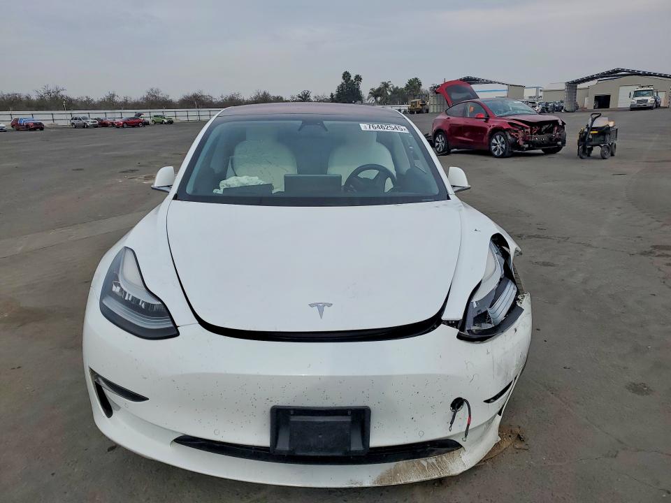 76462545 :رقم المزاد ، 5YJ3E1EA6JF076881 vin ، 2018 Tesla Model 3 مزاد بيع