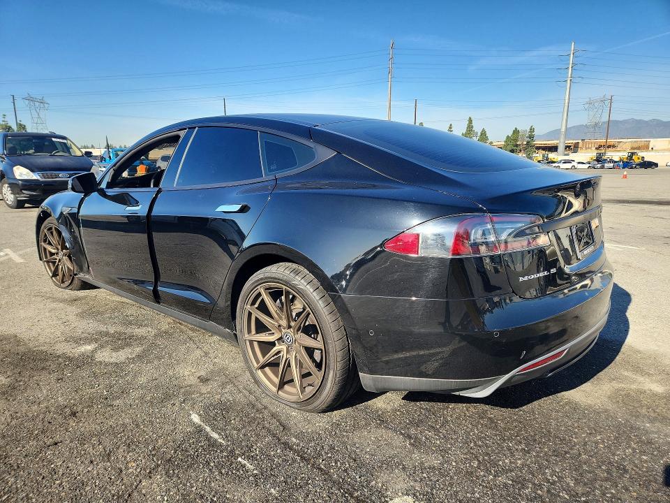 77148775 :رقم المزاد ، 5YJSA1E40GF128306 vin ، 2016 Tesla Model S مزاد بيع