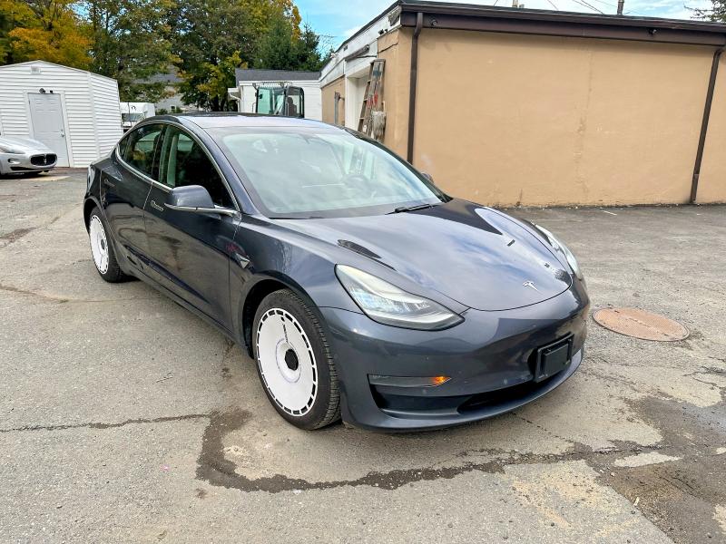 75960895 :رقم المزاد ، 5YJ3E1EB1JF119421 vin ، 2018 Tesla Model 3 مزاد بيع