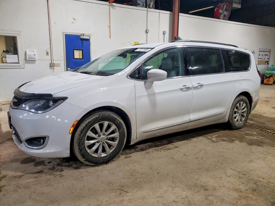 Продажа на аукционе авто 2017 Chrysler Pacifica, vin: 2C4RC1BGXHR572533, номер лота: 77237985