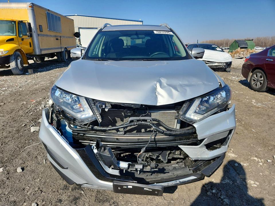 2017 Nissan Rogue მანქანა იყიდება აუქციონზე, vin: 5N1AT2MVXHC742957, აუქციონის ნომერი: 76912295