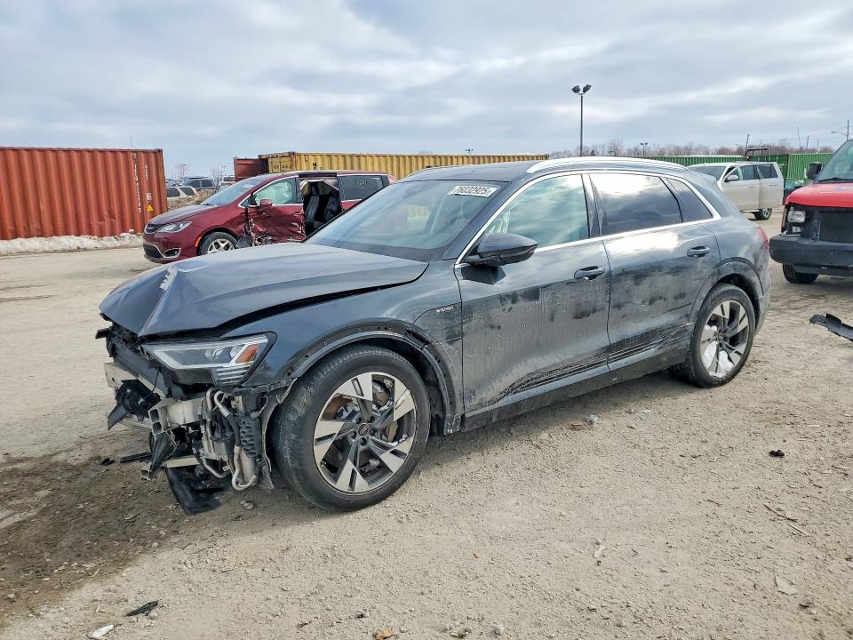 2022 Audi E-tron მანქანა იყიდება აუქციონზე, vin: WA1LAAGE1NB014657, აუქციონის ნომერი: 79069905