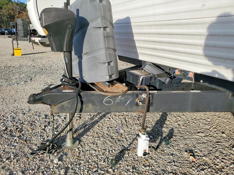 76406125 :رقم المزاد ، 4YDT28228F3152617 vin ، 2015 Keystone Summerland مزاد بيع