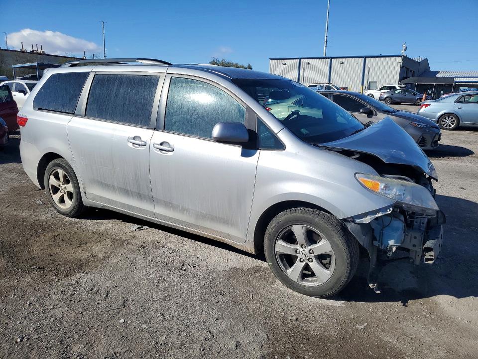 77886765 :رقم المزاد ، 5TDKK3DC4FS610675 vin ، 2015 Toyota Sienna مزاد بيع